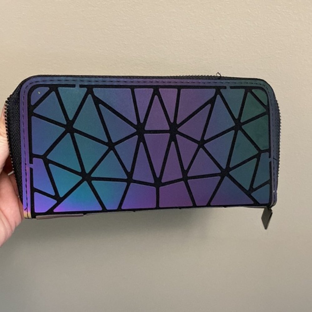 Geometric Luminous Reflective Wallet - Picture 3 of 7